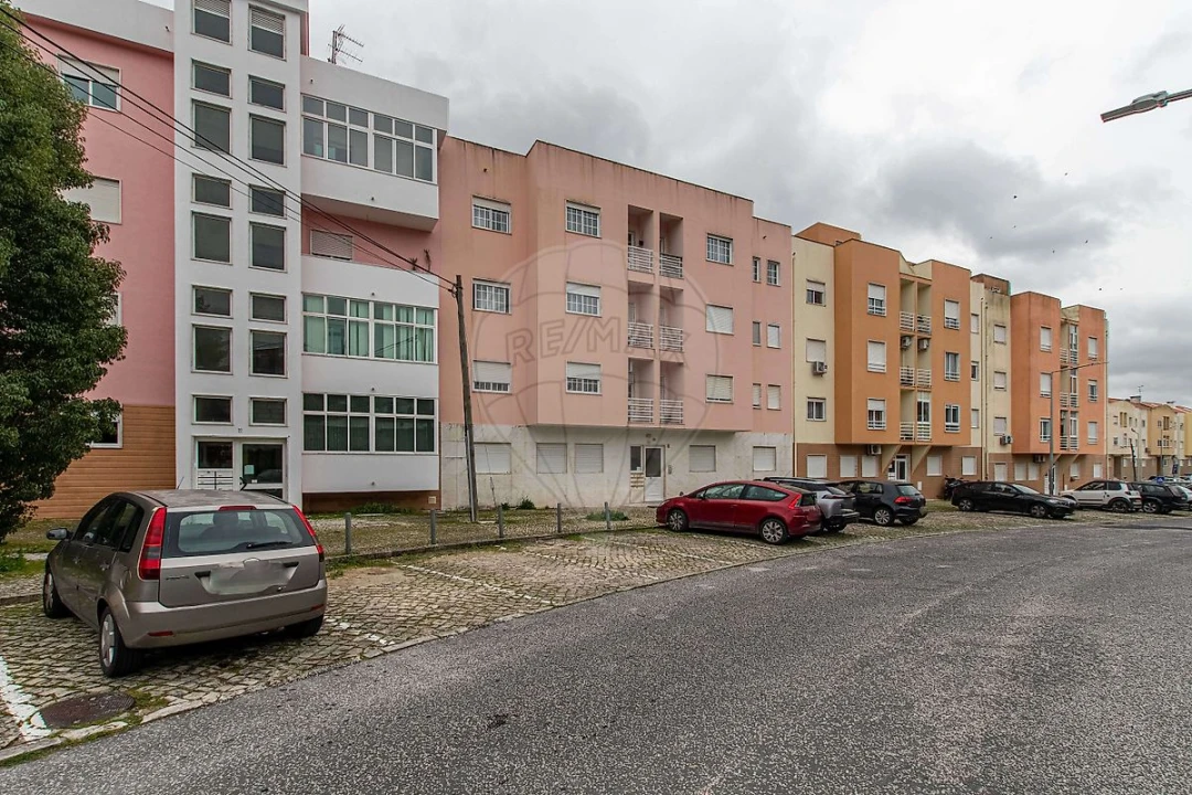 Apartamento T3 para Arrendamento em Alverca do Ribatejo e Sobralinho Foto 1