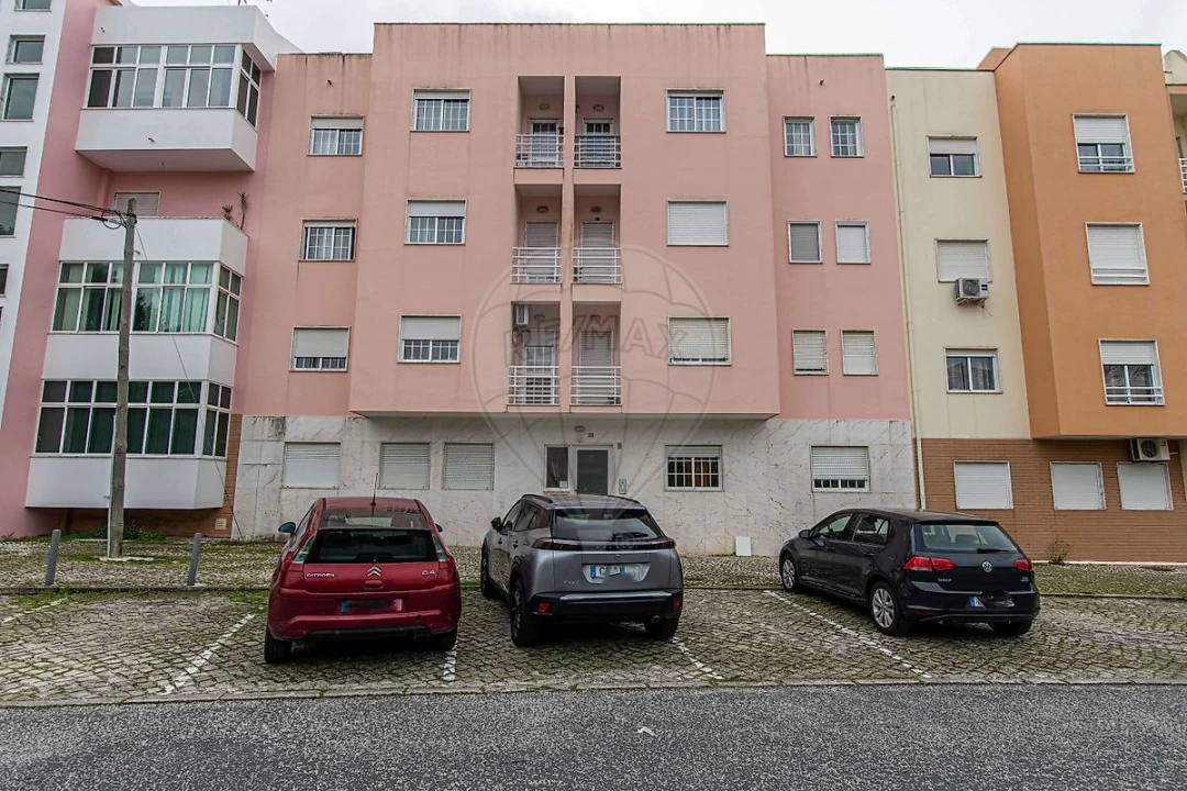 Apartamento T3 para Arrendamento em Alverca do Ribatejo e Sobralinho Foto 3
