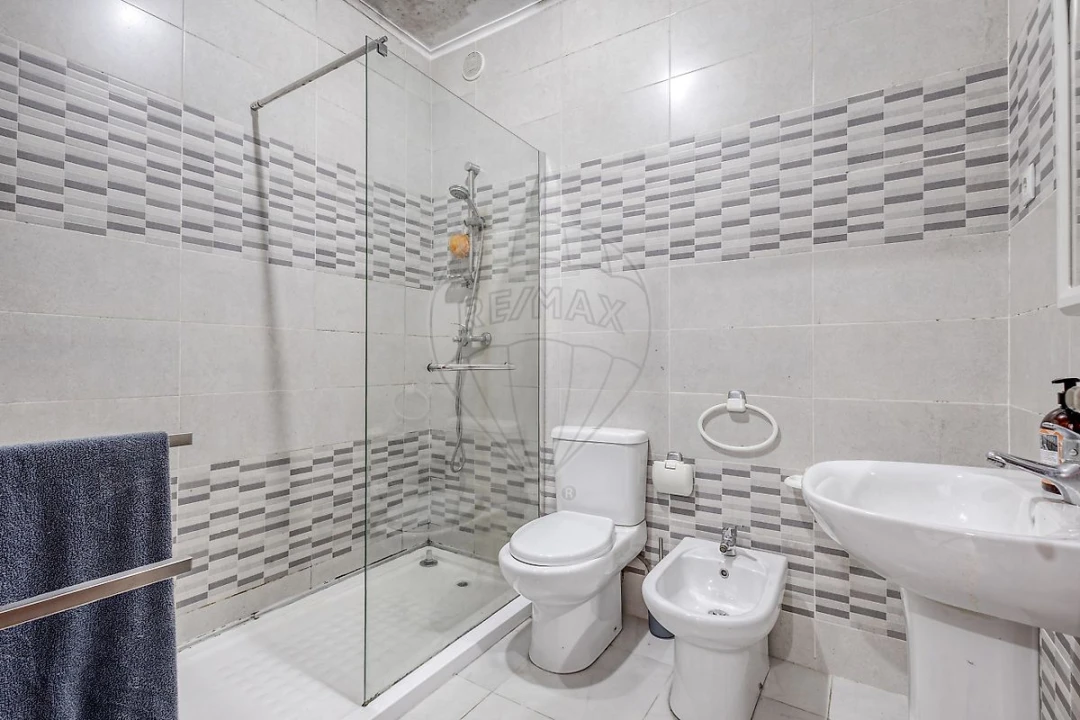 Apartamento T2 para Venda em Espinho Foto 10