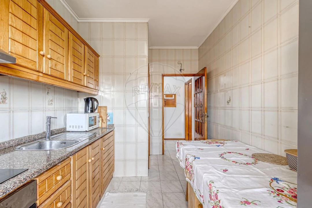 Apartamento T2 para Venda em Espinho Foto 6