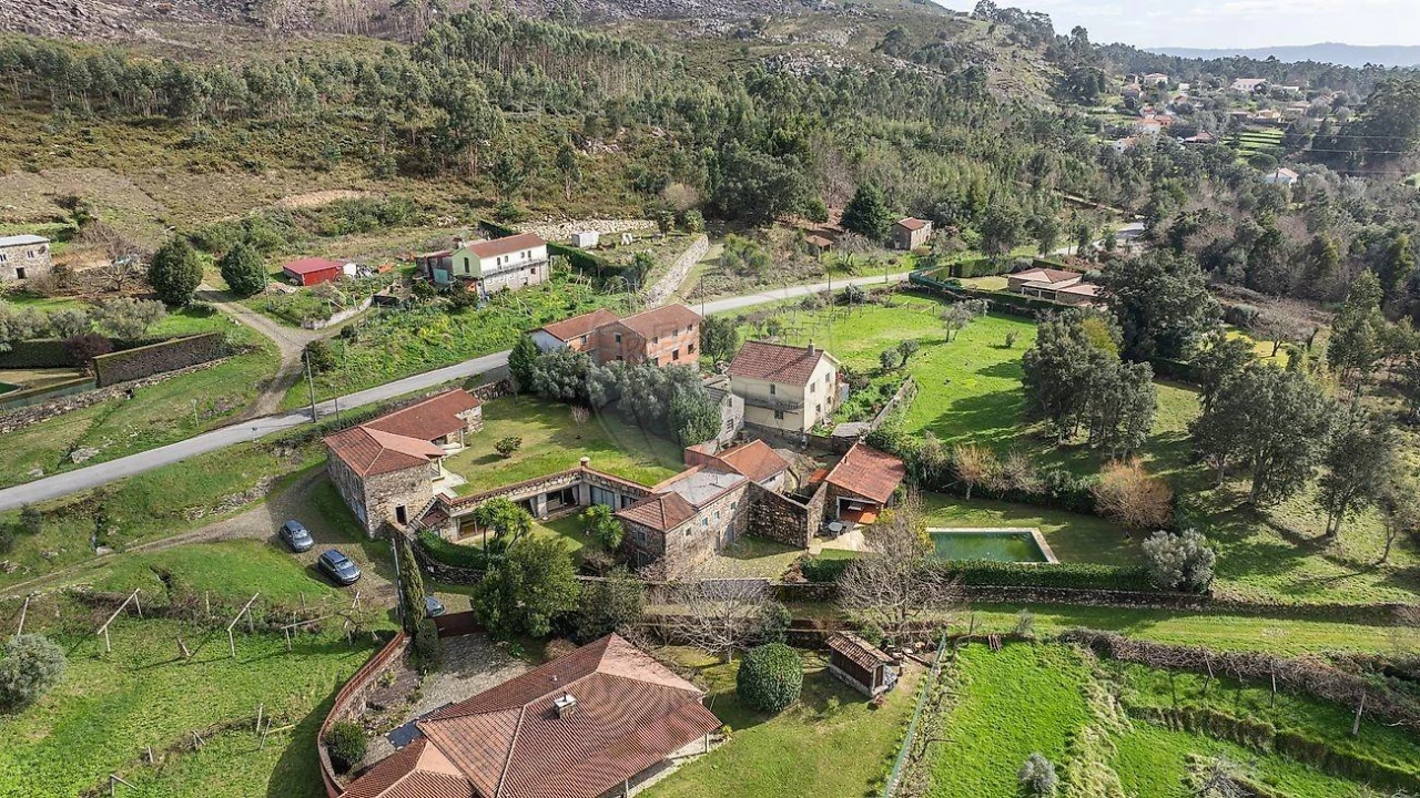 Moradia T7 para Venda em Dem Foto 42