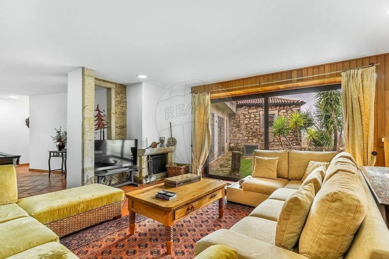 Moradia T7 para Venda em Dem Foto 1