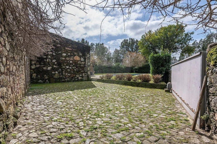 Moradia T7 para Venda em Dem Foto 37