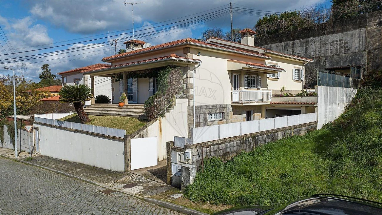 Moradia T5 para Venda em Ferreiros e Gondizalves Foto 8