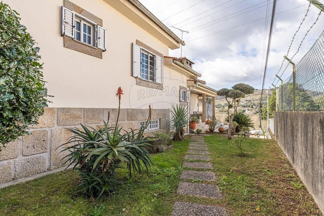 Moradia T5 para Venda em Ferreiros e Gondizalves Foto 9