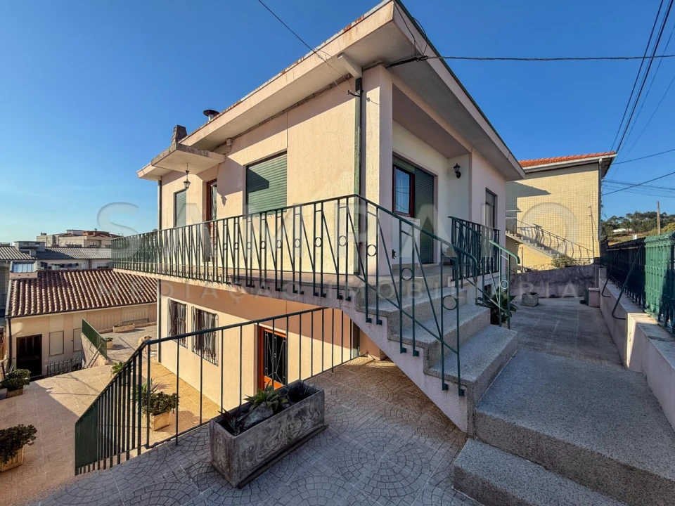 Moradia T3 para Venda em Fânzeres e São Pedro da Cova Foto 1