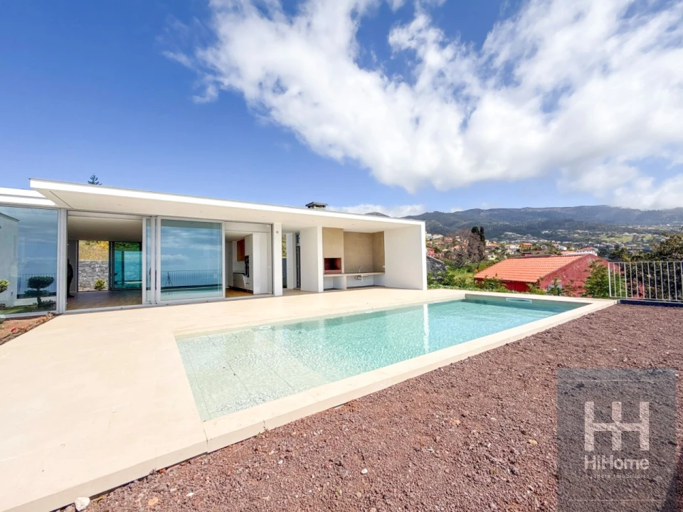 Moradia T4 para Venda em Estreito da Calheta Foto 1