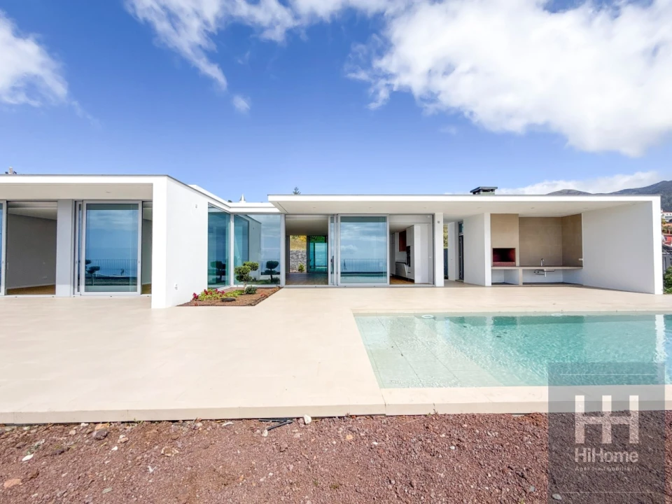 Moradia T4 para Venda em Estreito da Calheta Foto 2