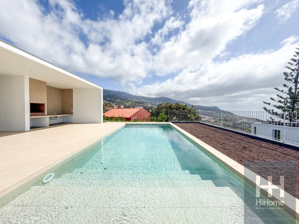 Moradia T4 para Venda em Estreito da Calheta Foto 4