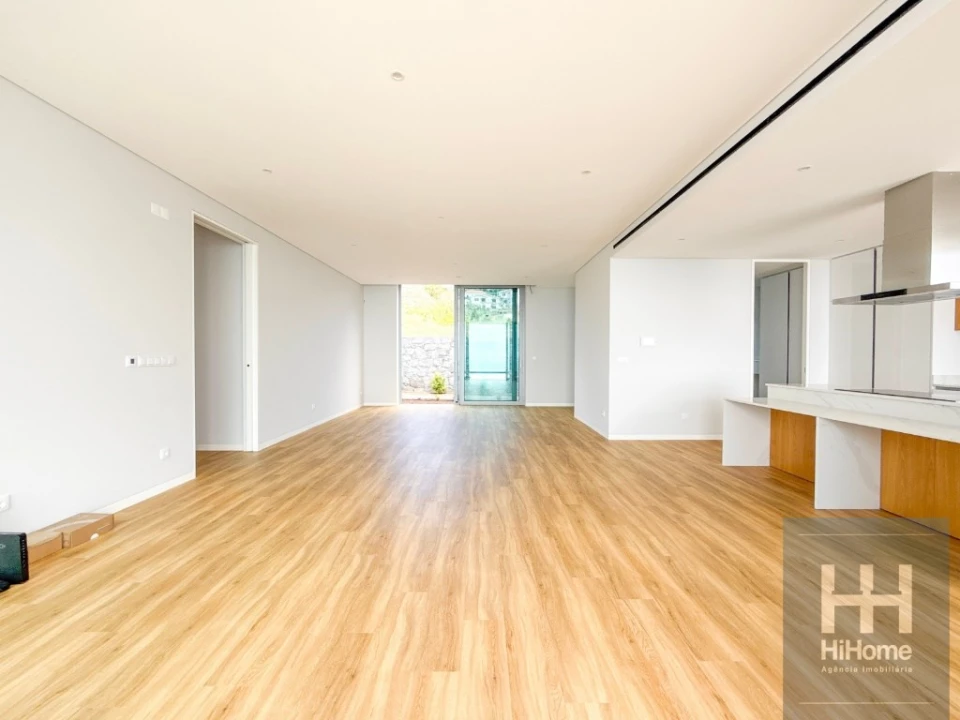 Moradia T4 para Venda em Estreito da Calheta Foto 8