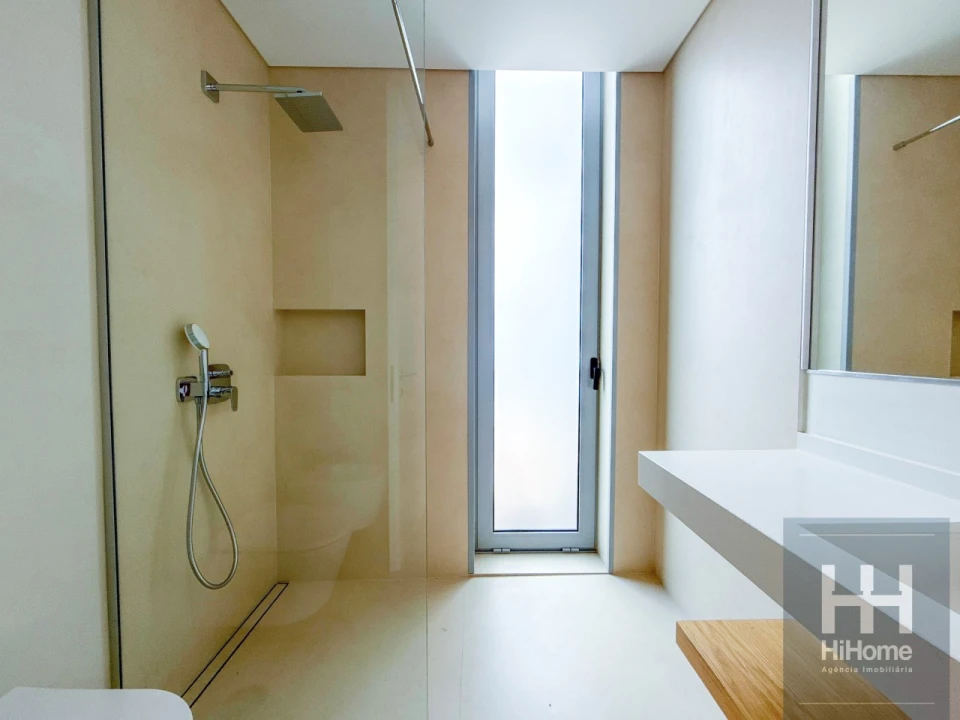 Moradia T4 para Venda em Estreito da Calheta Foto 15