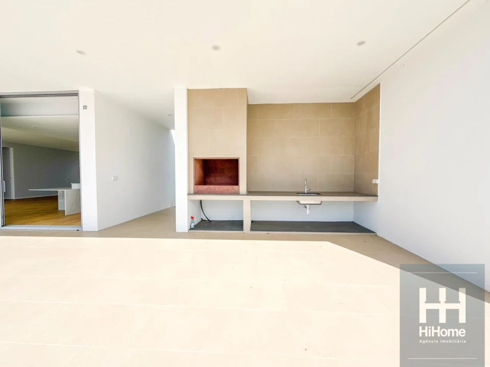 Moradia T4 para Venda em Estreito da Calheta Foto 27