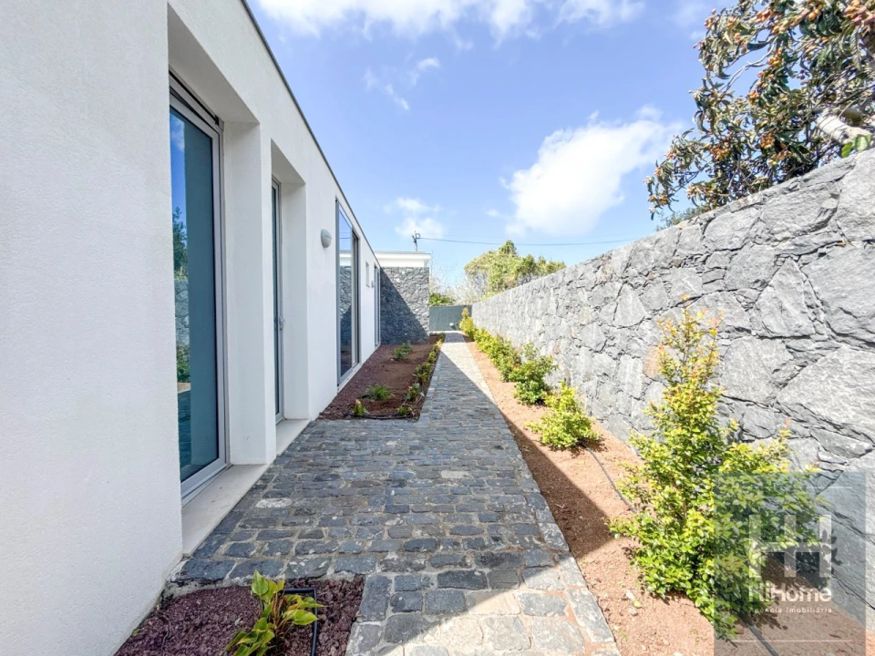 Moradia T4 para Venda em Estreito da Calheta Foto 31