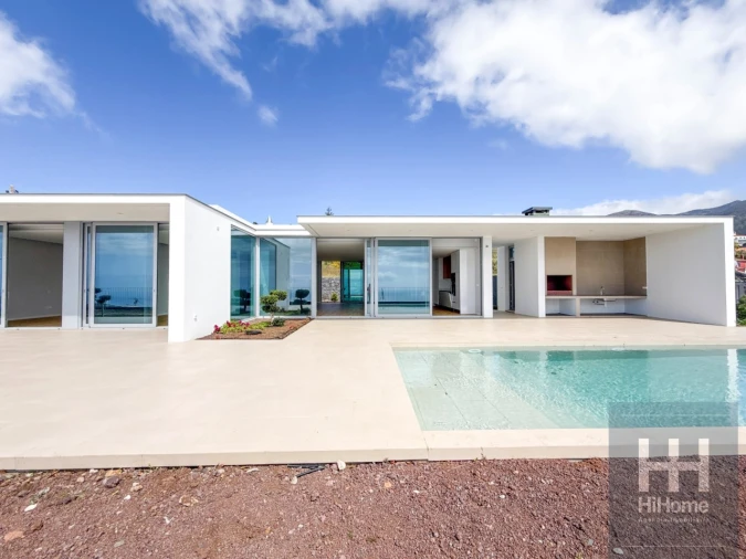 Moradia T4 para Venda em Estreito da Calheta Foto 2