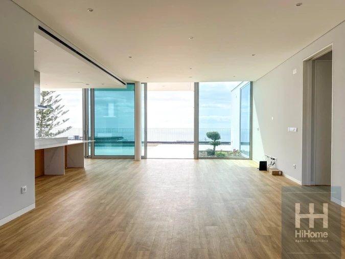 Moradia T4 para Venda em Estreito da Calheta Foto 11