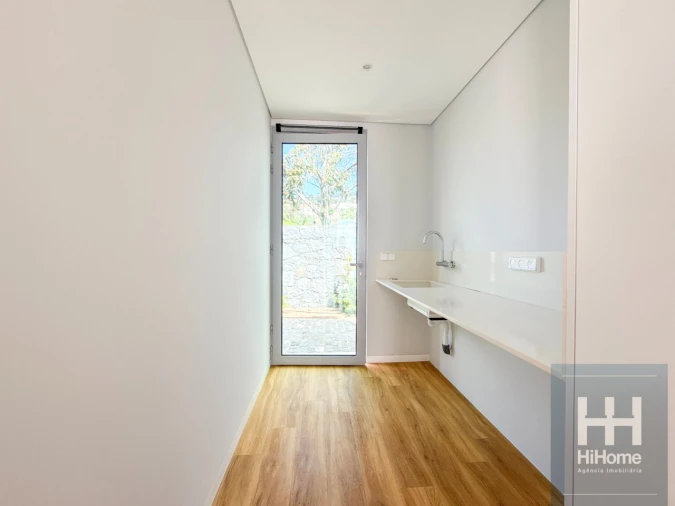 Moradia T4 para Venda em Estreito da Calheta Foto 13