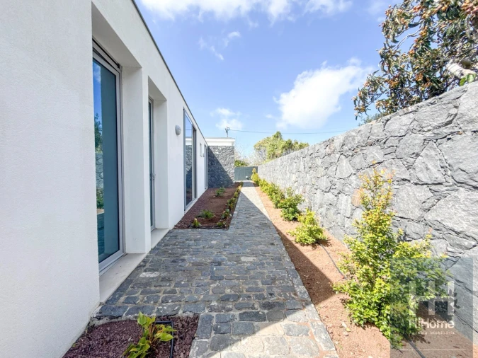 Moradia T4 para Venda em Estreito da Calheta Foto 31