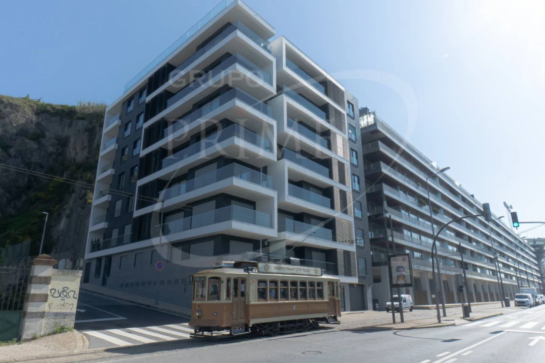 Apartamento T4 para Arrendamento em Lordelo do Ouro e Massarelos Foto 1