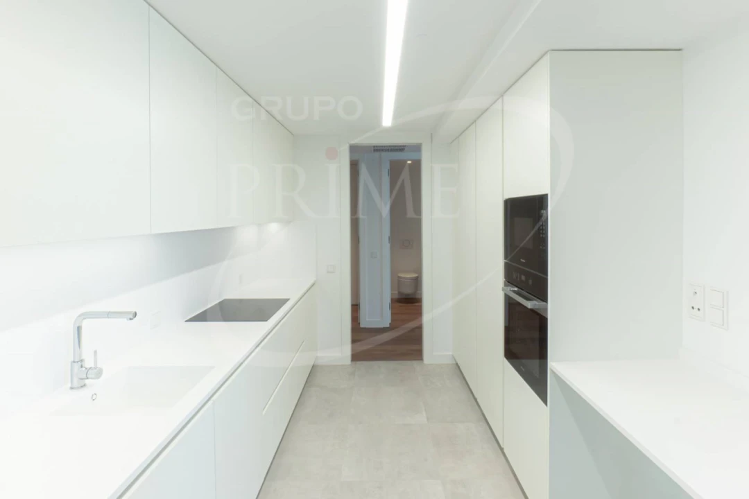 Apartamento T4 para Arrendamento em Lordelo do Ouro e Massarelos Foto 20