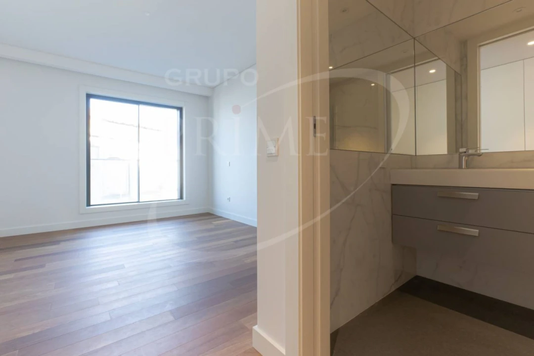 Apartamento T4 para Arrendamento em Lordelo do Ouro e Massarelos Foto 26