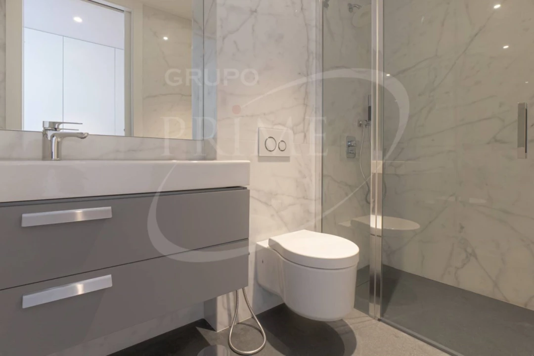 Apartamento T4 para Arrendamento em Lordelo do Ouro e Massarelos Foto 27