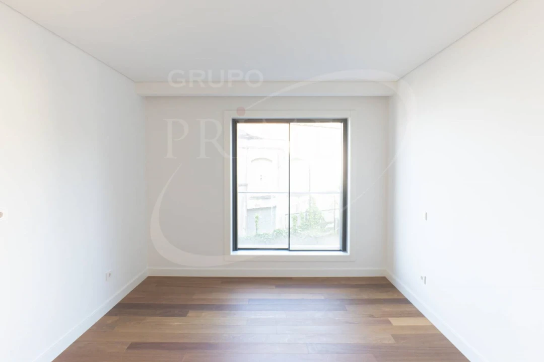 Apartamento T4 para Arrendamento em Lordelo do Ouro e Massarelos Foto 28