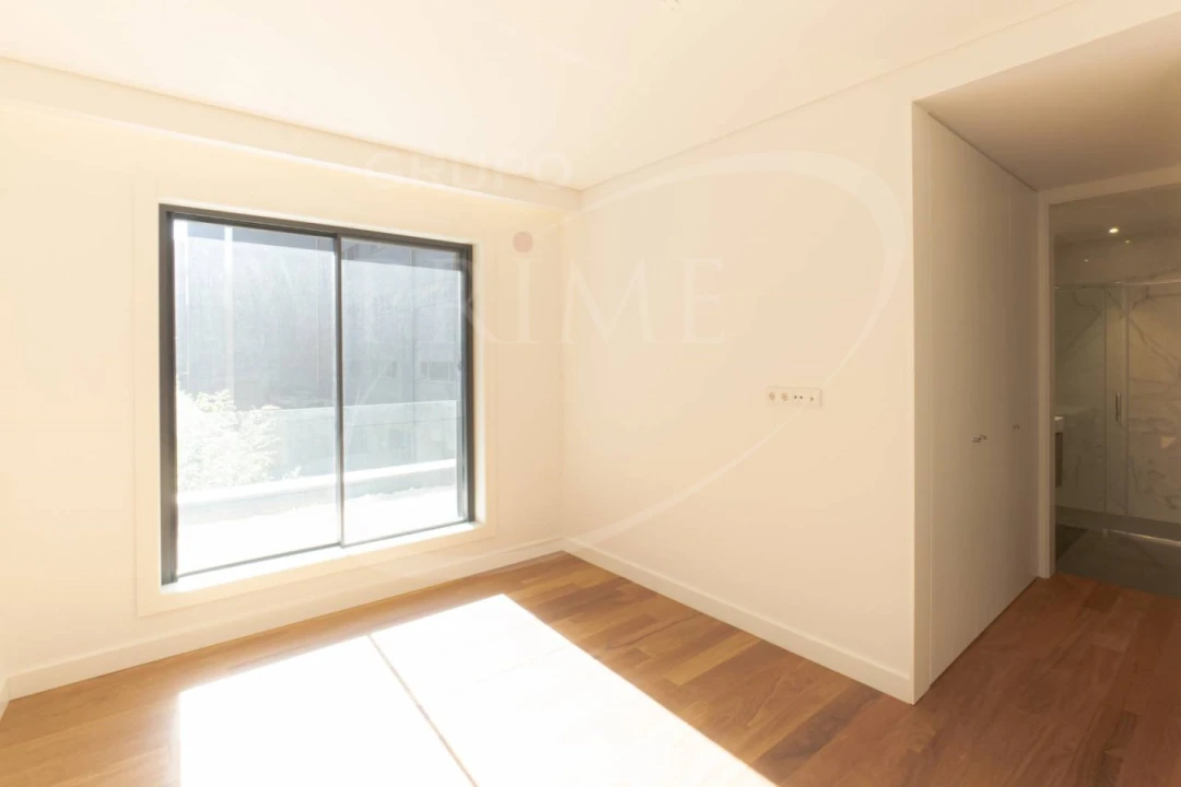 Apartamento T4 para Arrendamento em Lordelo do Ouro e Massarelos Foto 34