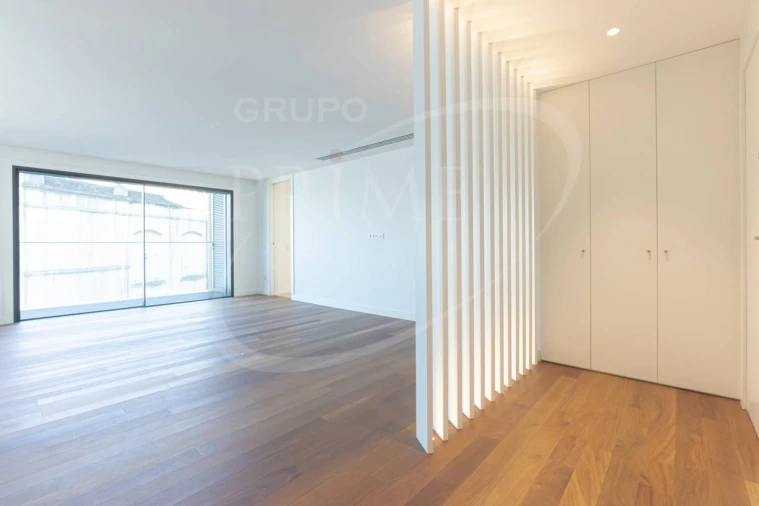 Apartamento T4 para Arrendamento em Lordelo do Ouro e Massarelos Foto 9