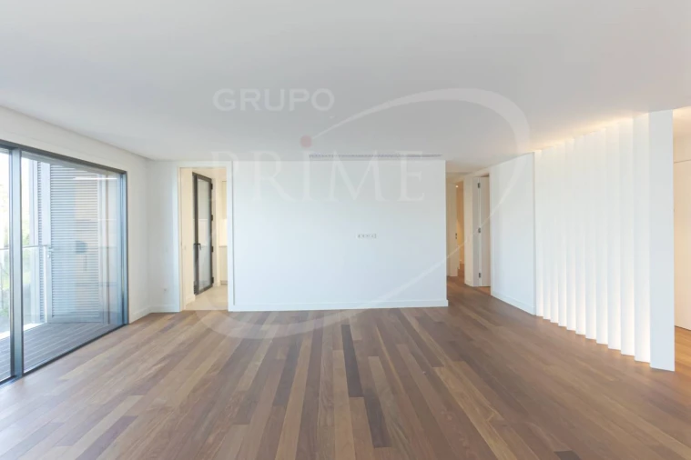 Apartamento T4 para Arrendamento em Lordelo do Ouro e Massarelos Foto 10