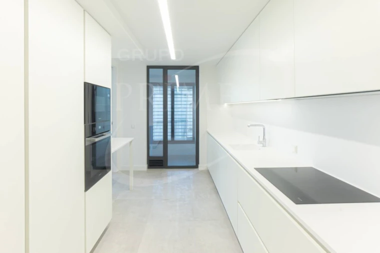 Apartamento T4 para Arrendamento em Lordelo do Ouro e Massarelos Foto 17