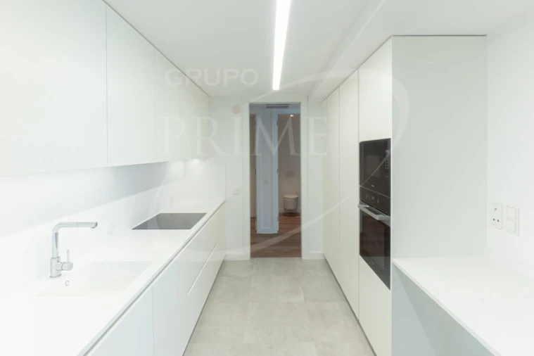 Apartamento T4 para Arrendamento em Lordelo do Ouro e Massarelos Foto 20