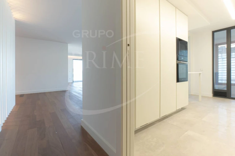 Apartamento T4 para Arrendamento em Lordelo do Ouro e Massarelos Foto 23