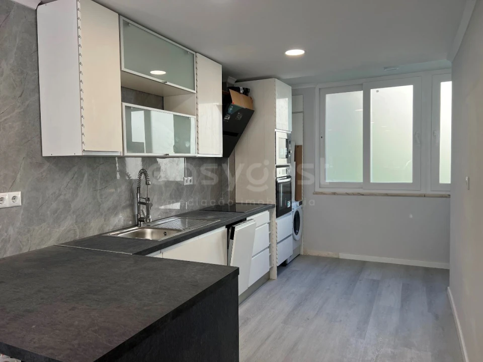 Apartamento T2 para Venda em Benfica Foto 1