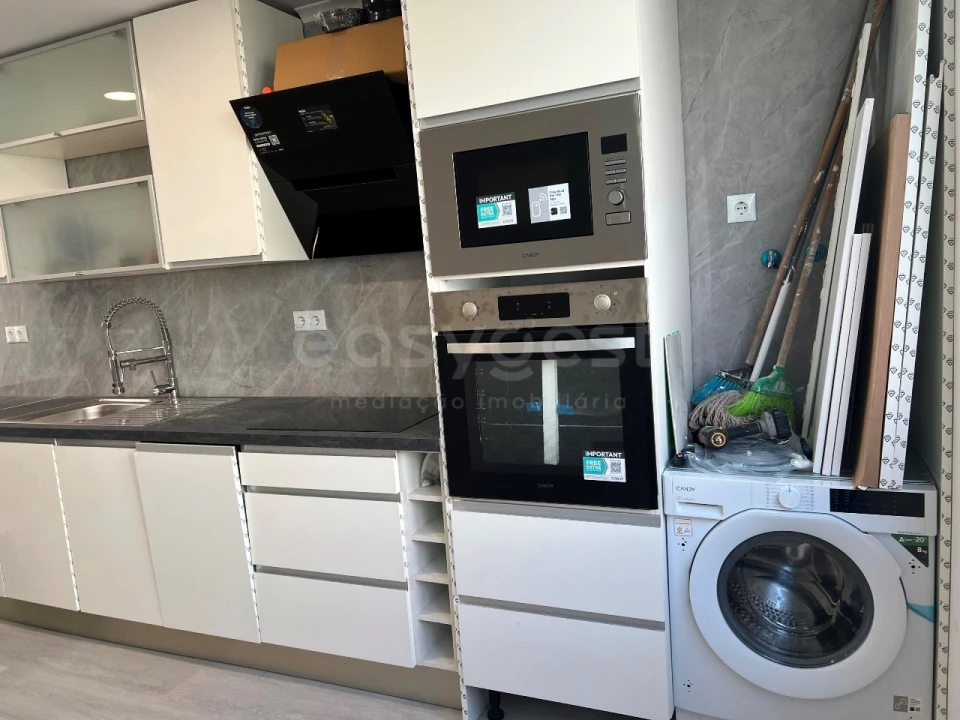 Apartamento T2 para Venda em Benfica Foto 3