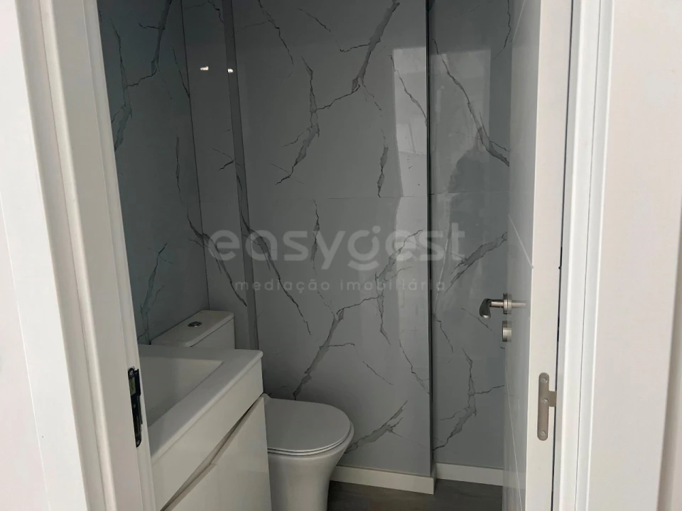 Apartamento T2 para Venda em Benfica Foto 12