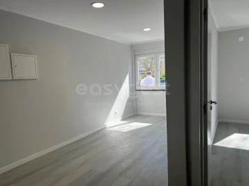 Apartamento T2 para Venda em Benfica