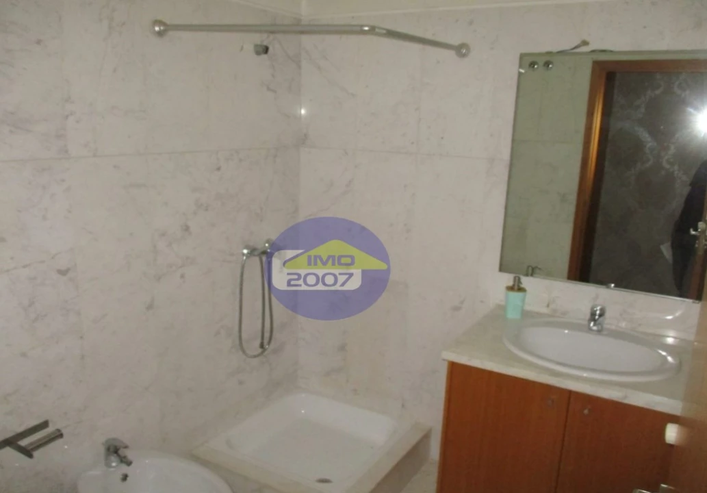 Apartamento T2 para Venda em Oliveira do Douro Foto 7