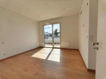 Moradia T4 para Venda em Azeitão (São Lourenço e São Simão)
