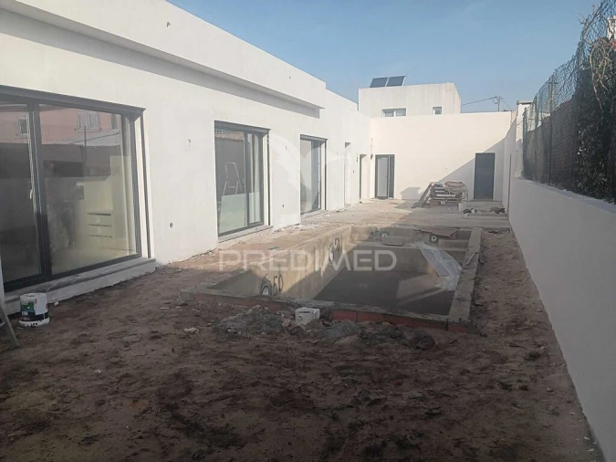 Moradia T4 para Venda em Azeitão (São Lourenço e São Simão) Foto 2