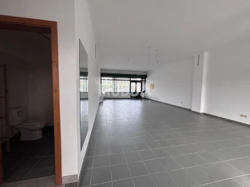 Loja para Venda em Nogueira do Cravo e Pindelo