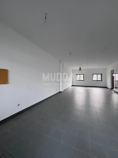 Loja para Venda em Nogueira do Cravo e Pindelo