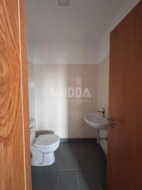 Loja para Venda em Nogueira do Cravo e Pindelo