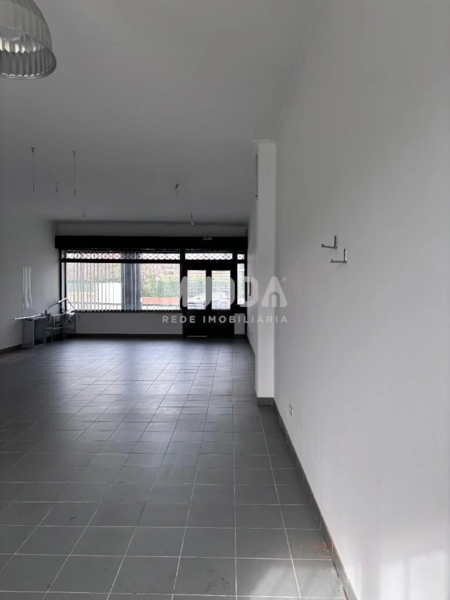 Loja para Venda em Nogueira do Cravo e Pindelo