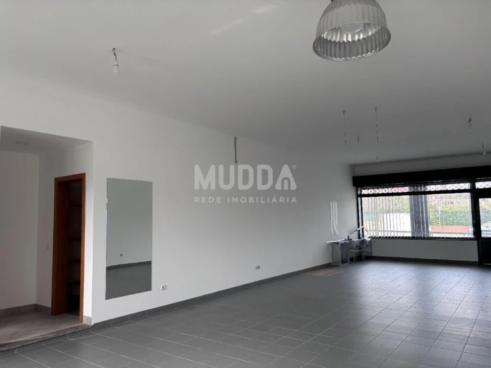 Loja para Venda em Nogueira do Cravo e Pindelo Foto 3