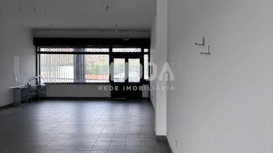 Loja para Venda em Nogueira do Cravo e Pindelo