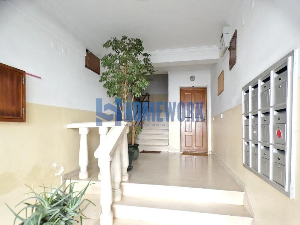 Apartamento T2 para Venda em Queluz e Belas Foto 3