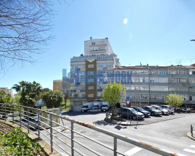 Apartamento T2 para Venda em Queluz e Belas Foto 1