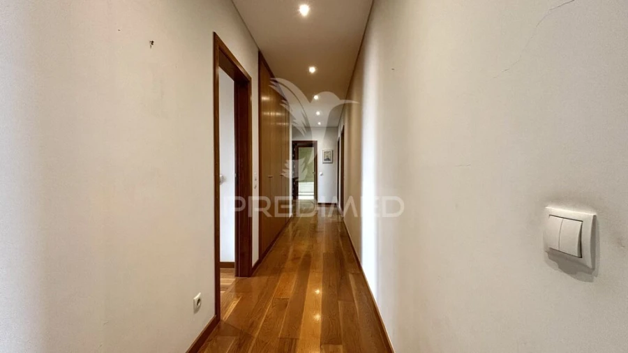 Apartamento T5 para Venda em São Domingos de Benfica Foto 17