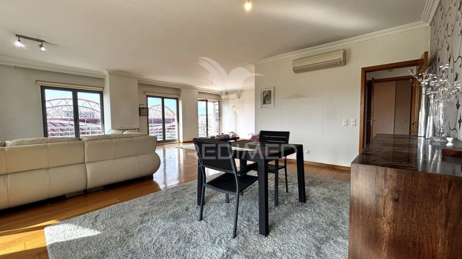 Apartamento T5 para Venda em São Domingos de Benfica Foto 4