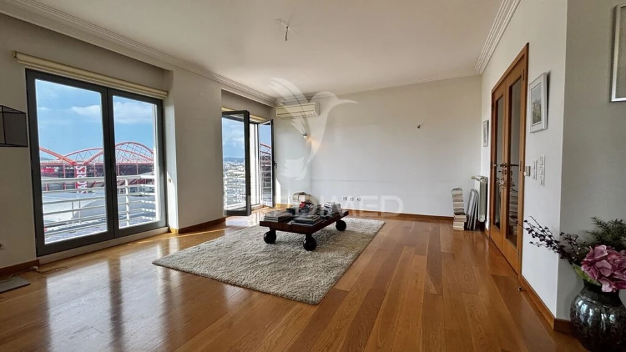 Apartamento T5 para Venda em São Domingos de Benfica Foto 5